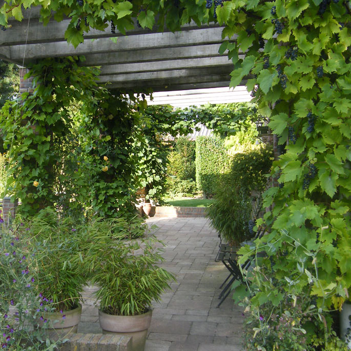 Loggia (pilaren aan één zijde, gebouw aan andere zijde)